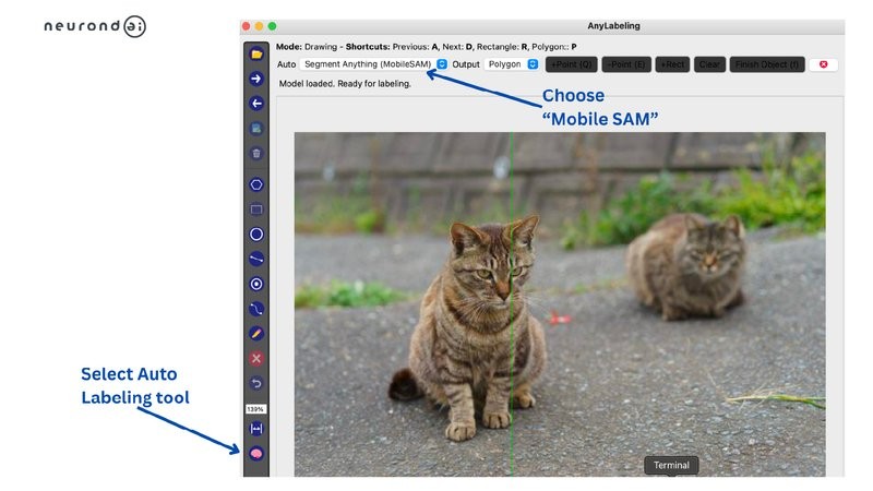 Select the &quot;Auto Labeling&quot; tool in the toolbar and choose &quot;MobileSAM&quot;.